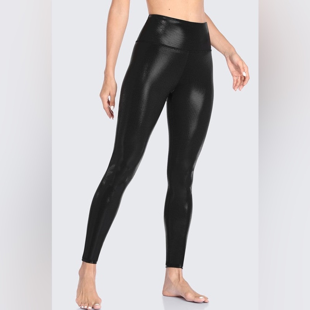 BNWT Black liquid metallic leggings w/back hidden tech pocket to hold your phone